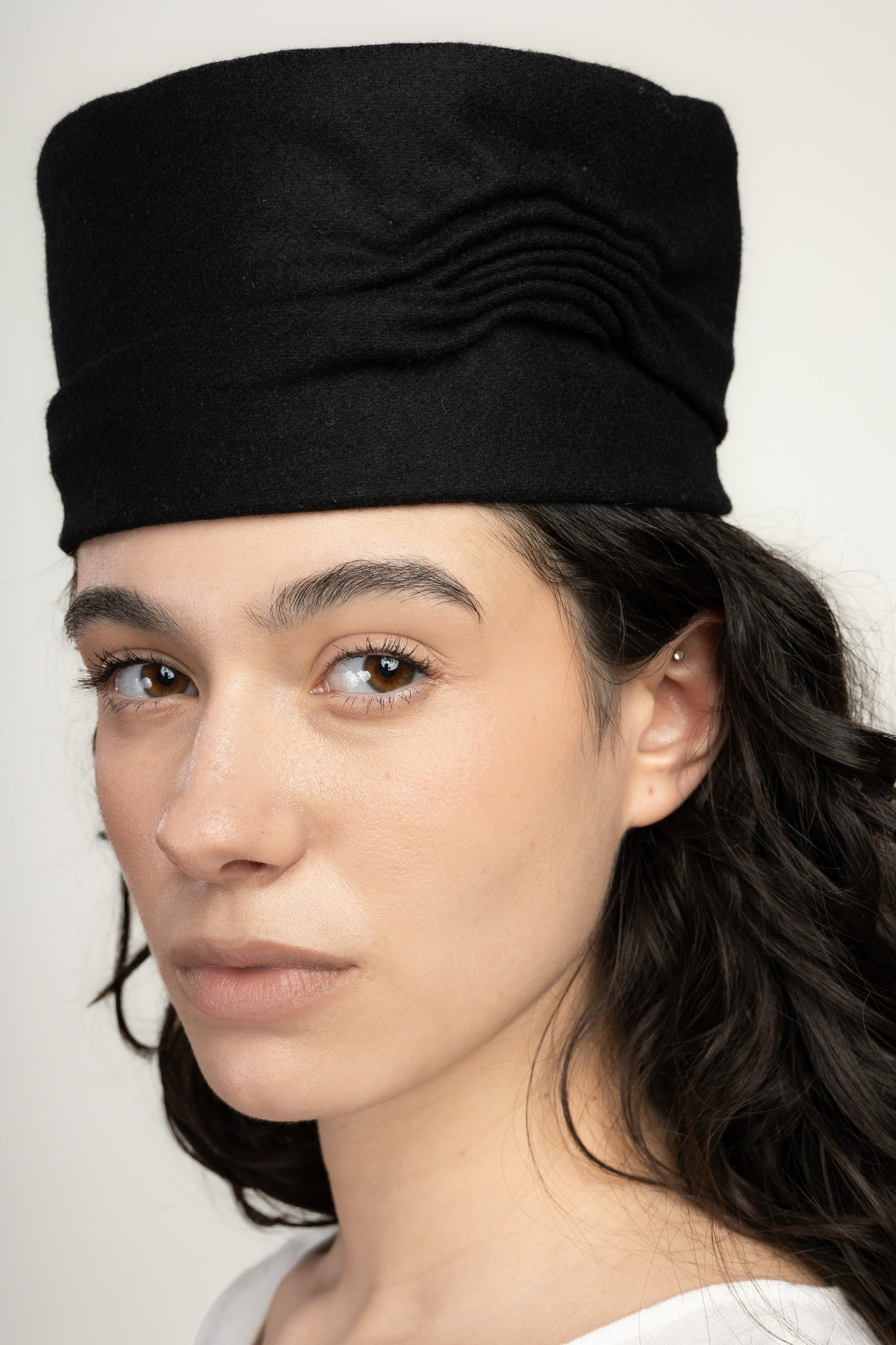 MODEL WEARING ONDARA BLACK PILLBOX HAT | HAND EMBROIDERY ON MANTECO WOOL | MAISON MAGDALENA |