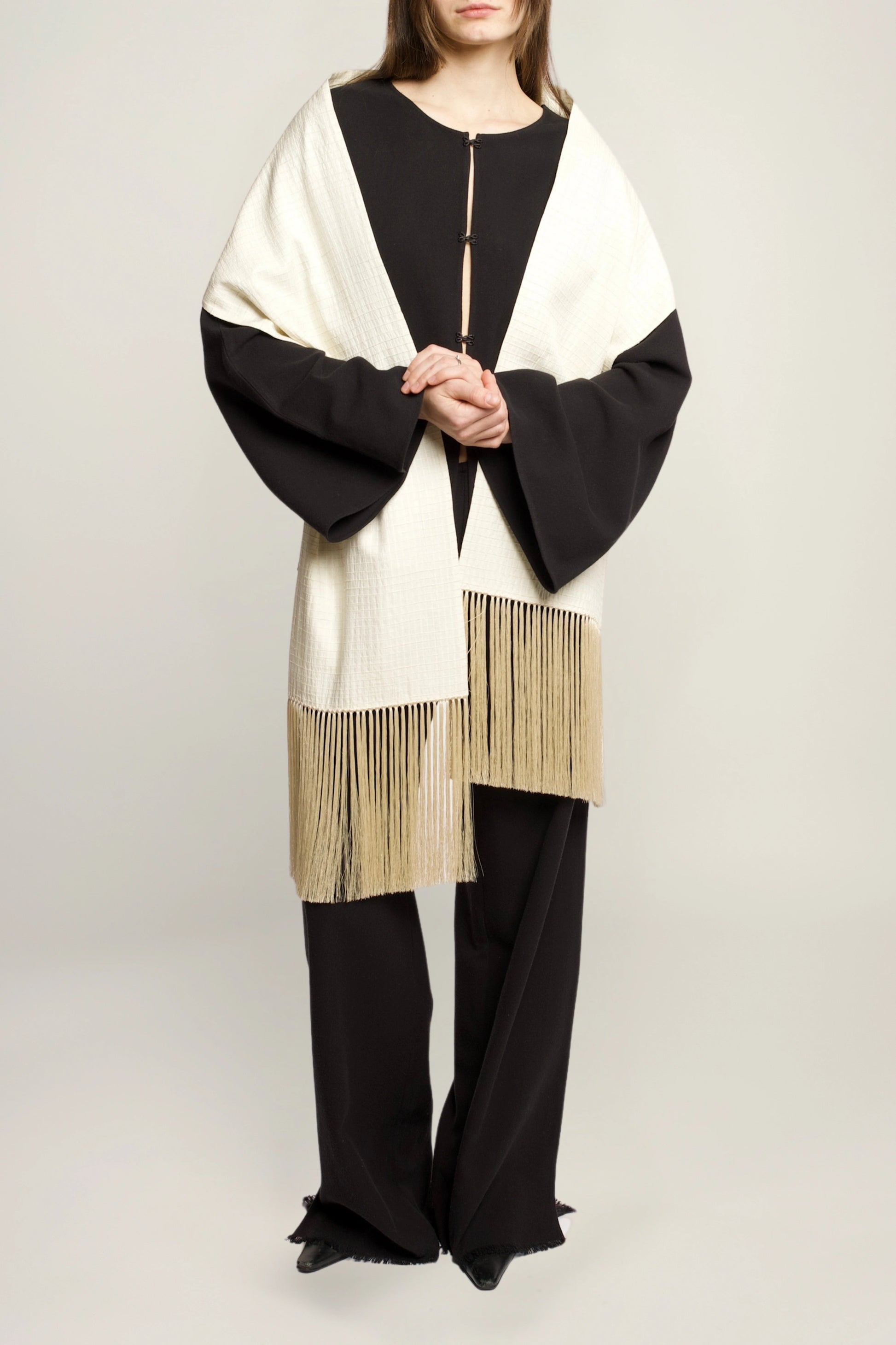 Linea scarf | MAISON MAGDALENA | Model picture front view 2