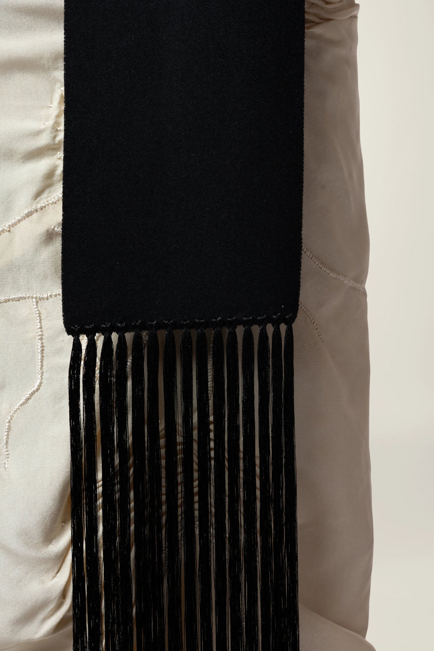 Brisa Slim Scarf - Black | MAISON MAGDALENA  | A slim scarf made of wool and cashmere with a handmade fringe detail | close-up picture