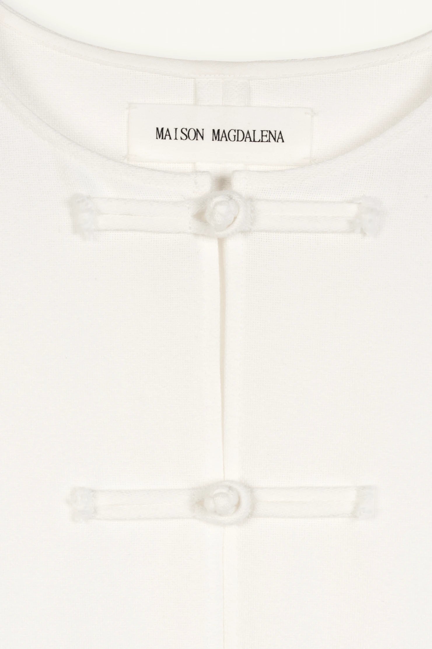 Cruise Top | Cruise Trousers | MAISON MAGDALENA | White top with handmade frog buttons | product picture close up on the buttons