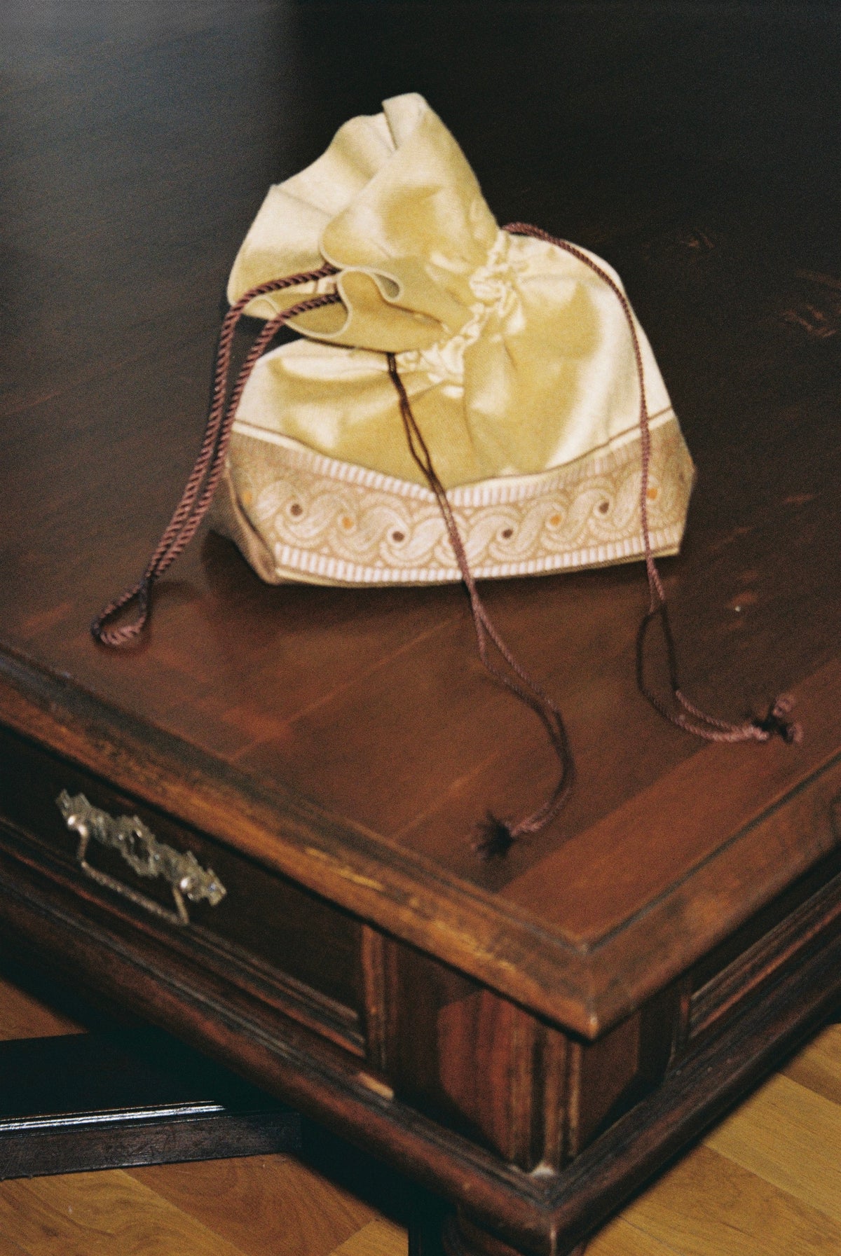VOLUTA POUCH