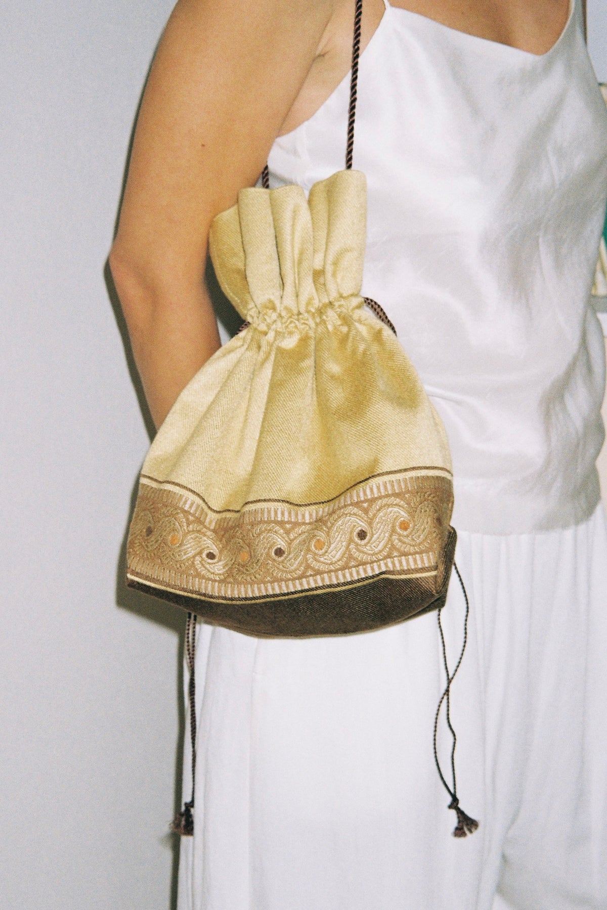 VOLUTA POUCH