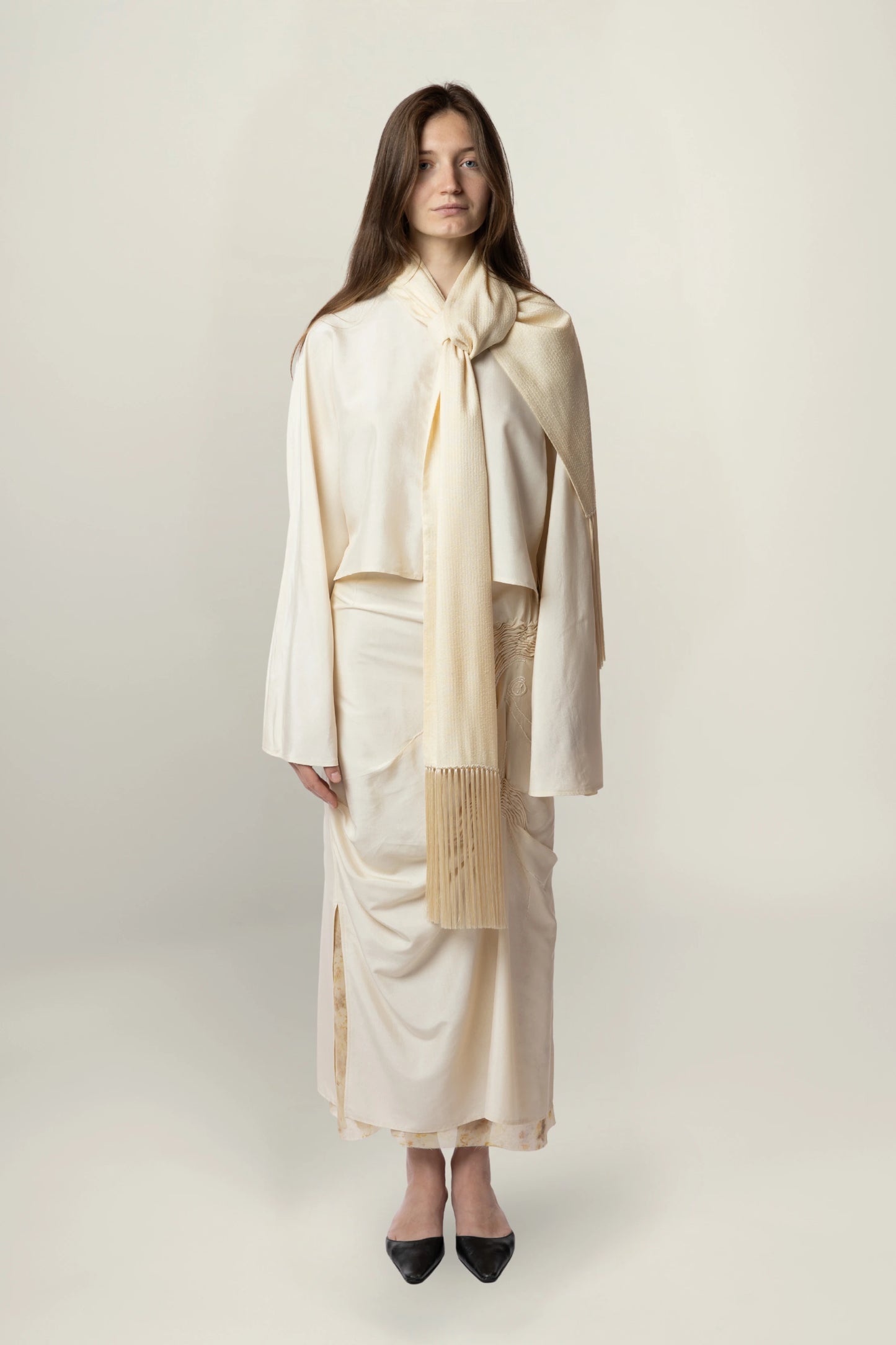 Linea Scarf | MAISON MAGDALENA | A beige long scarf with a handmade fringed finish | Model picture