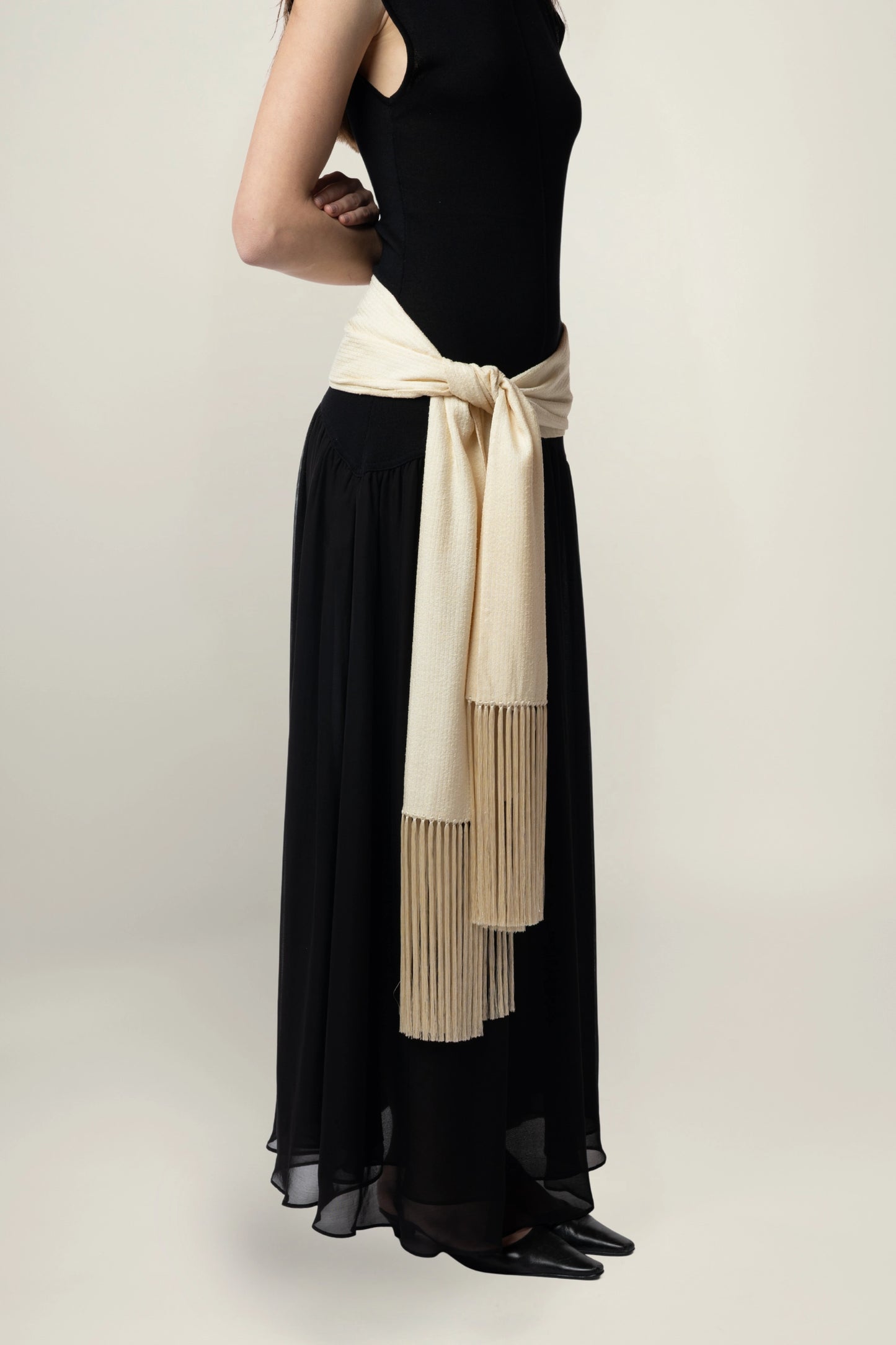 Linea Scarf | MAISON MAGDALENA | A beige long scarf with a handmade fringed finish | Model picture