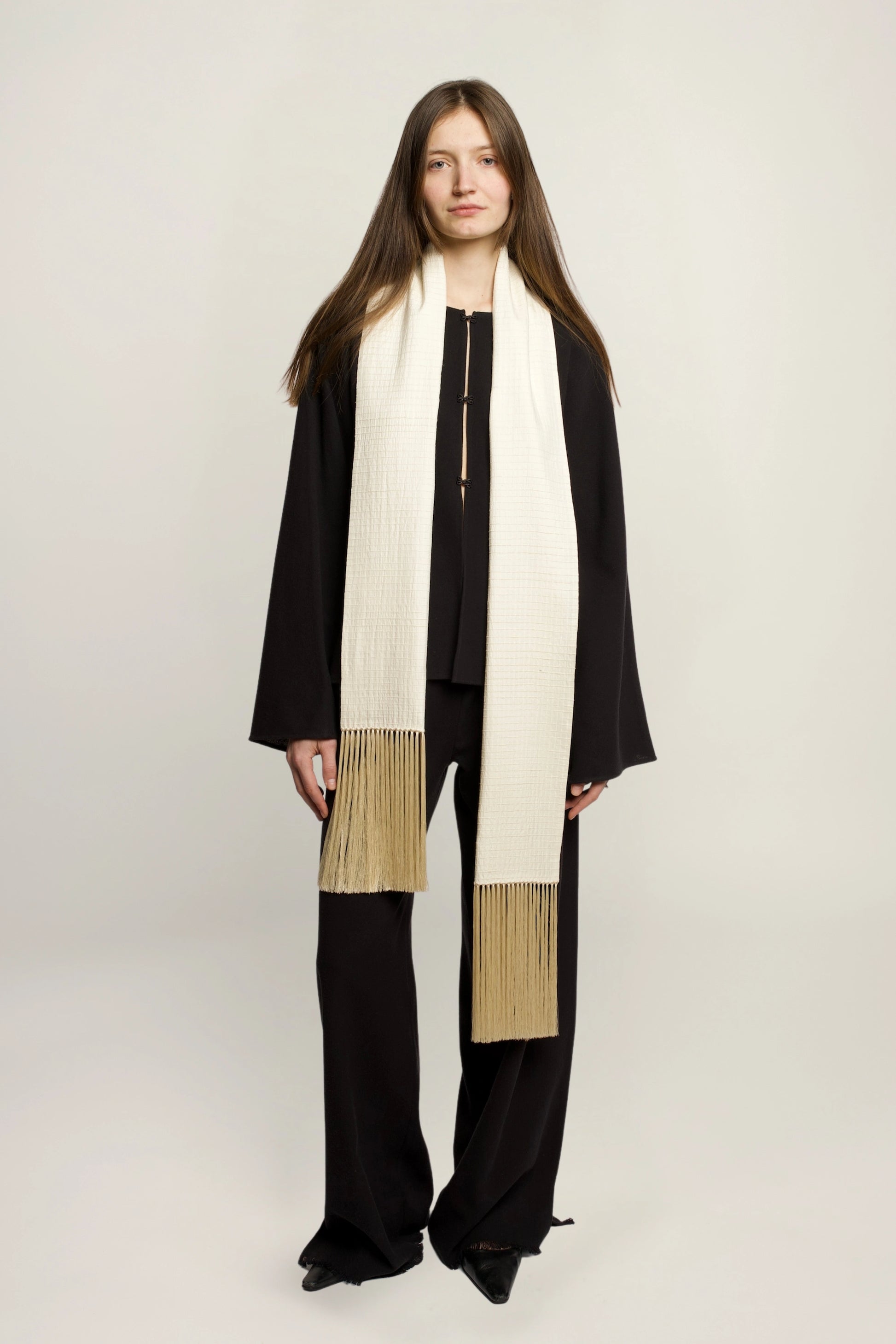 Linea scarf | MAISON MAGDALENA | Model picture front view