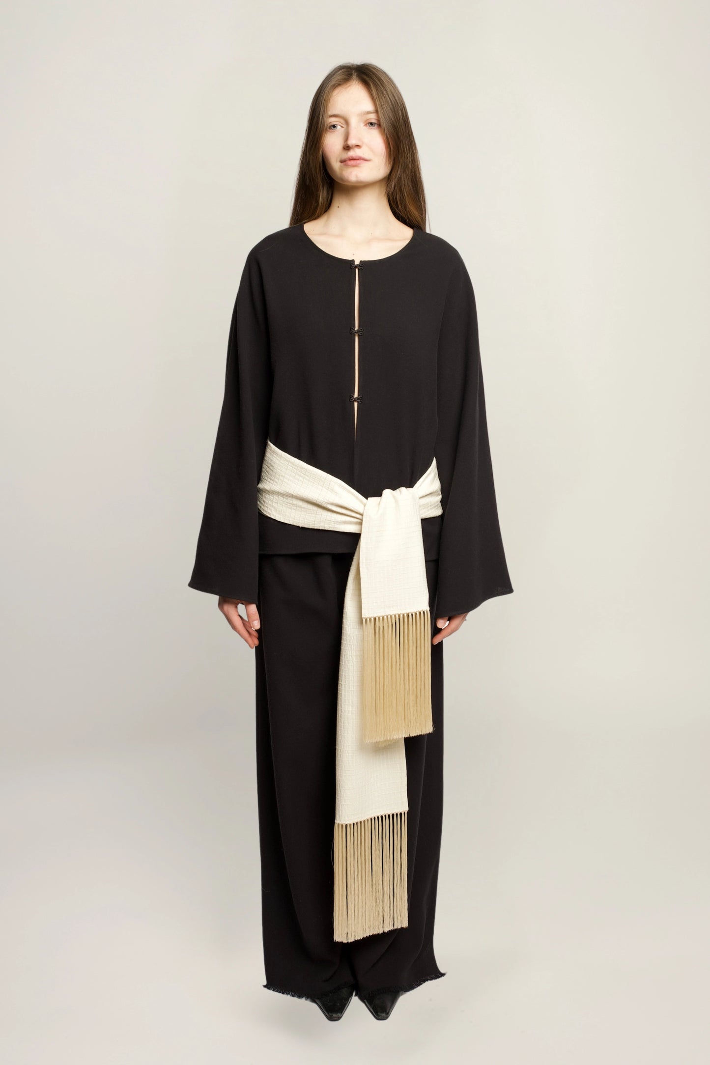 Linea scarf | MAISON MAGDALENA | Model picture front view