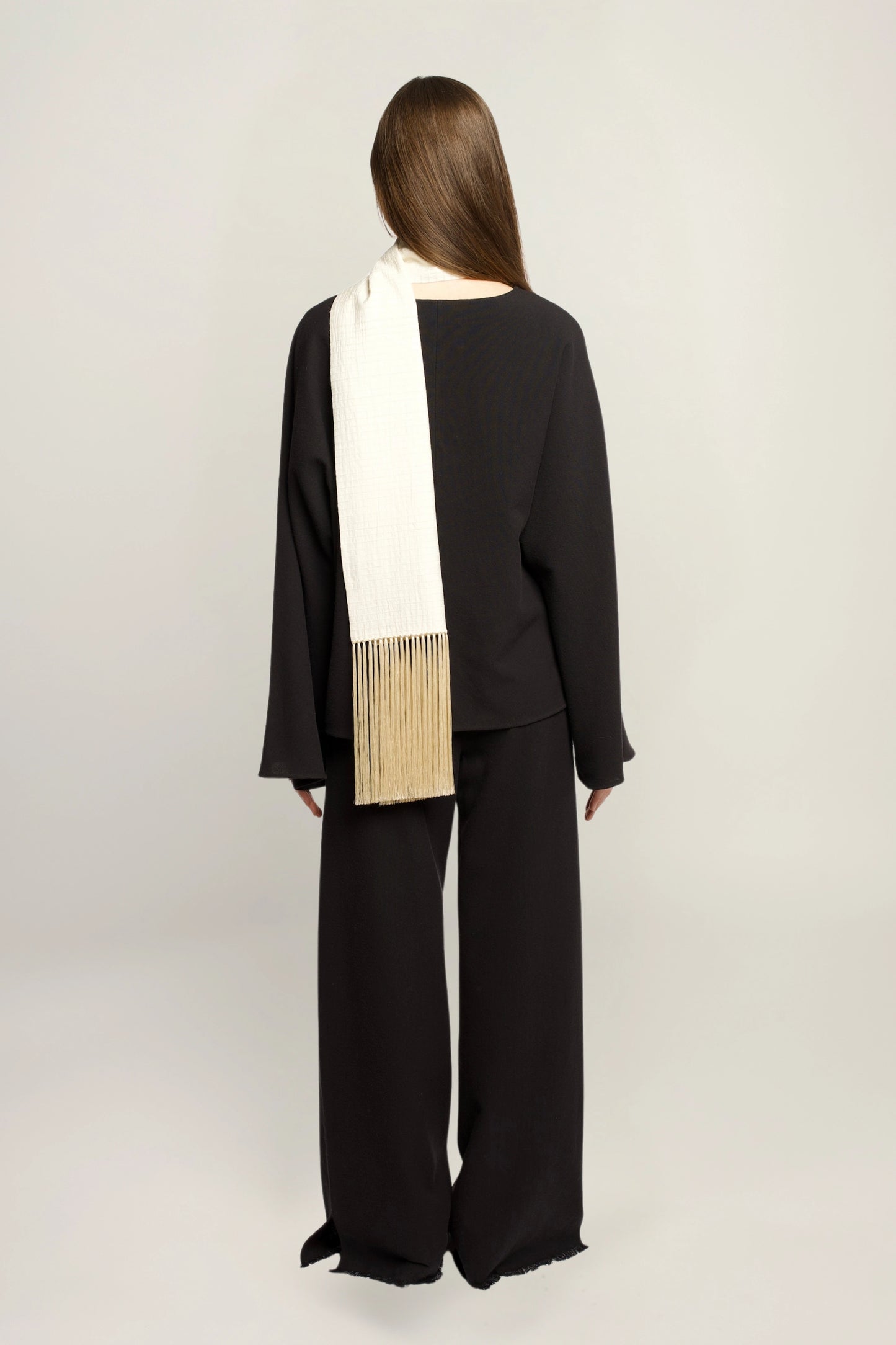 Linea scarf | MAISON MAGDALENA | Model picture back angle