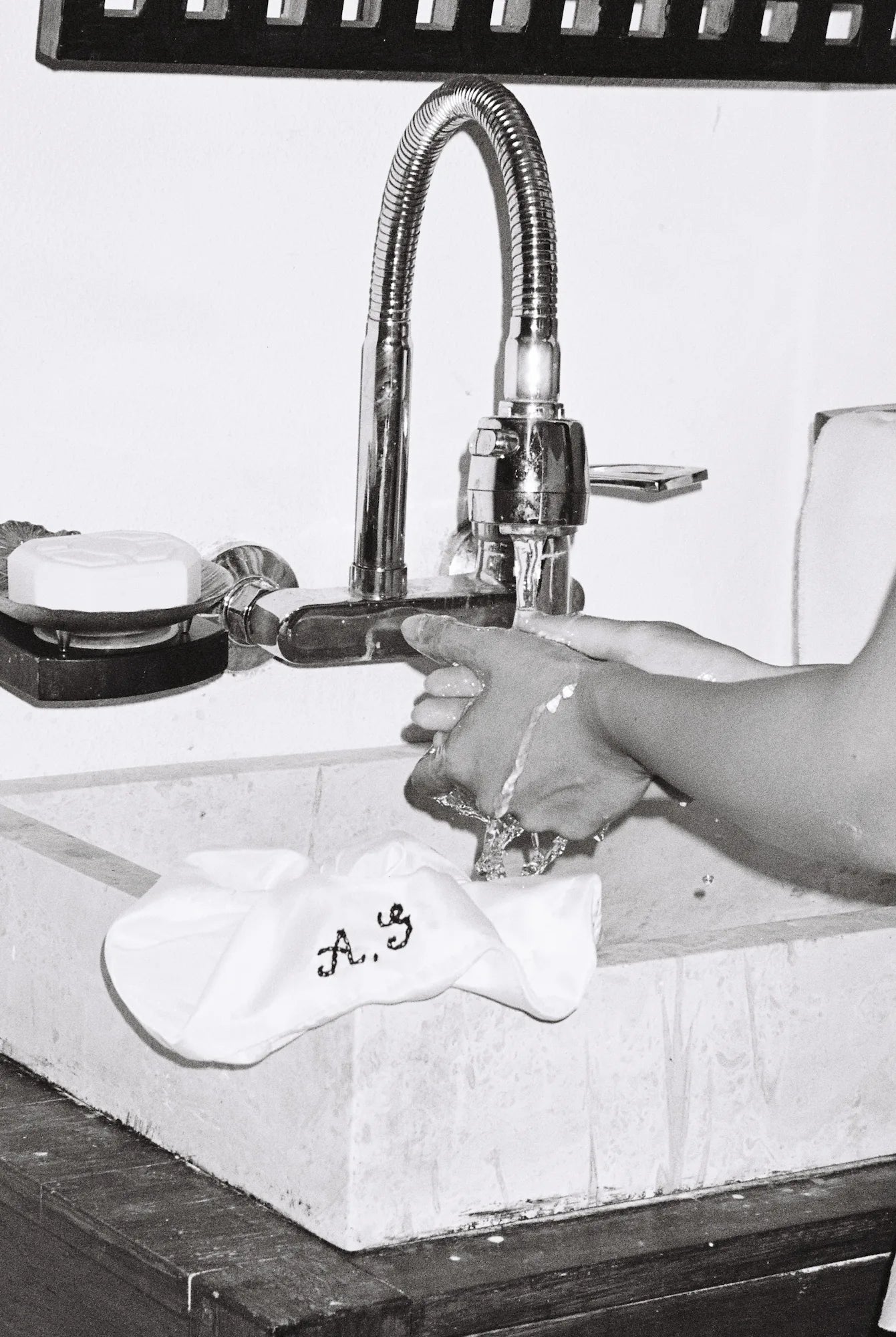 Person washing their hands with MAISON MAGDALENA Antipasti scrunchie placed next to the model's hands